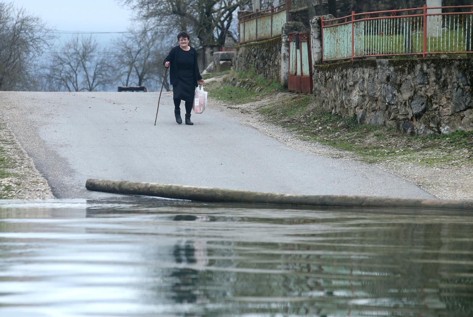Na području Kosinja proglašeno izvanredno stanje obrane od poplava Na području Kosinja proglašeno izvanredno stanje obrane od poplava