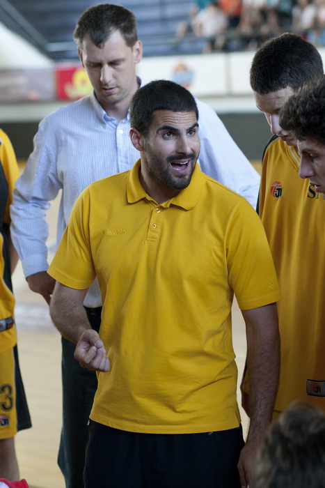 Split, 110513.
Kosarkaska dvorana Gripe.
Polufinalna utakmica Prvenstva Hrvatske za juniore izmedju Splita i Zadra.
Na fotografiji: trener Henjak Hrvoje.
Foto: Vojko Basic / CROPIX