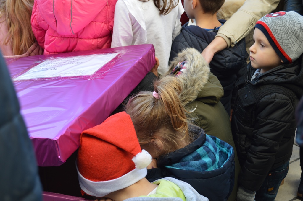 Djed Božićnjak iz Laponije stigao na Forum- poštom!