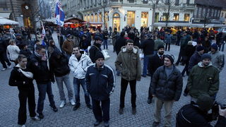 Zagreb, 040311.
Peti po redu, protuvladin prosvjed tzv. facebook grupe zapocinje veceras na Cvjetnom trgu.
Na fotografiji: prosvjednici.
Foto: Davor Pongracic / CROPIX Zagreb, 040311.
Peti po redu, protuvladin prosvjed tzv. facebook grupe zapocinje veceras na Cvjetnom trgu.
Na fotografiji: prosvjednici.
Foto: Davor Pongracic / CROPIX