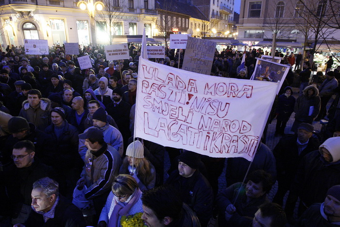 Zagreb, 040311.
Peti po redu, protuvladin prosvjed tzv. facebook grupe zapocinje veceras na Cvjetnom trgu.
Na fotografiji: prosvjednici.
Foto: Davor Pongracic / CROPIX Zagreb, 040311.
Peti po redu, protuvladin prosvjed tzv. facebook grupe zapocinje veceras na Cvjetnom trgu.
Na fotografiji: prosvjednici.
Foto: Davor Pongracic / CROPIX