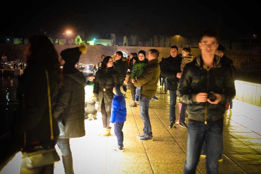 Zadrani oduševljeni hologramskim božićnim drvcem