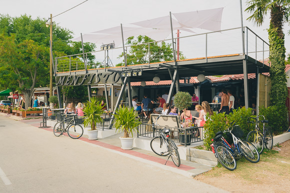 Turanjska fešta u Menfisto baru, 16.7.2015. (foto: Ivan Toman) Turanjska fešta u Menfisto baru, 16.7.2015. (foto: Ivan Toman)