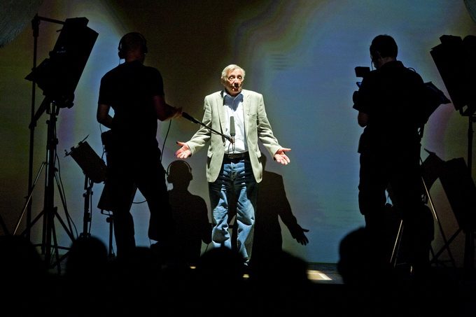 Zagreb, 230912.
Veceras je u KD Vatroslav Lisinski premijerno izvedena predstava Montazstroja 55+ u kojoj volonterski glumi 55 anonimaca starijih od 55 godina.
Foto: Neja Markicevic / CROPIX Zagreb, 230912.
Veceras je u KD Vatroslav Lisinski premijerno izvedena predstava Montazstroja 55+ u kojoj volonterski glumi 55 anonimaca starijih od 55 godina.
Foto: Neja Markicevic / CROPIX