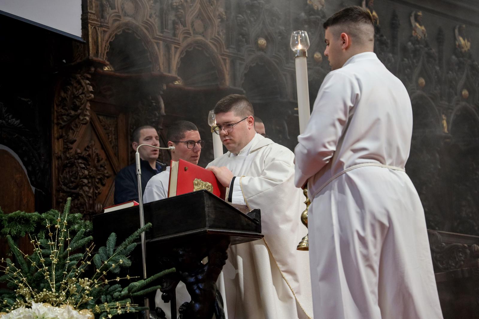 Nadbiskup Milan Zgrablić predvodio je misu na Božić u katedrali svete Stošije
