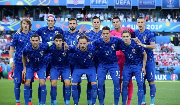 U dvoboju zadnjeg, 3. kola D skupine EURA u Bordeauxu igraju nogometaši Hrvatske i Španjolske (1-1).   Pred 40.000 gledatelja na stadionu Matmut Atlantic sudi Bjorn Kuipers.    Strijelci: 0-1 Morata (7), 1-1 Kalinić (45)