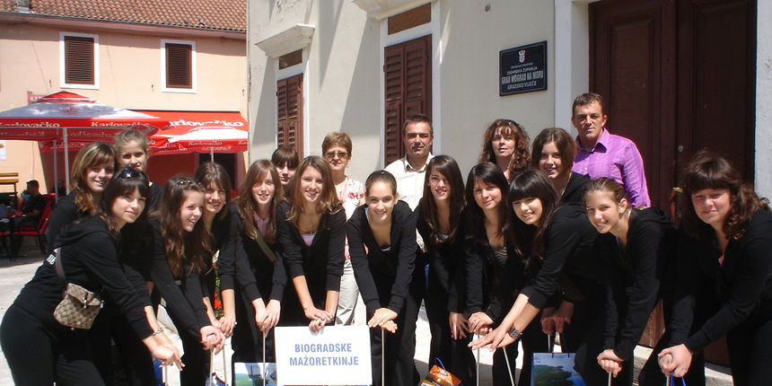 Image 1200427 (auto) Image 1200427 (auto)