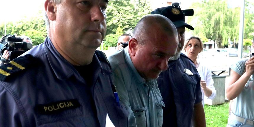 Karlovac: Priveden osumnjičeni vozač kombija s izbjeglicama na koji je pucala policija Karlovac: Priveden osumnjičeni vozač kombija s izbjeglicama na koji je pucala policija