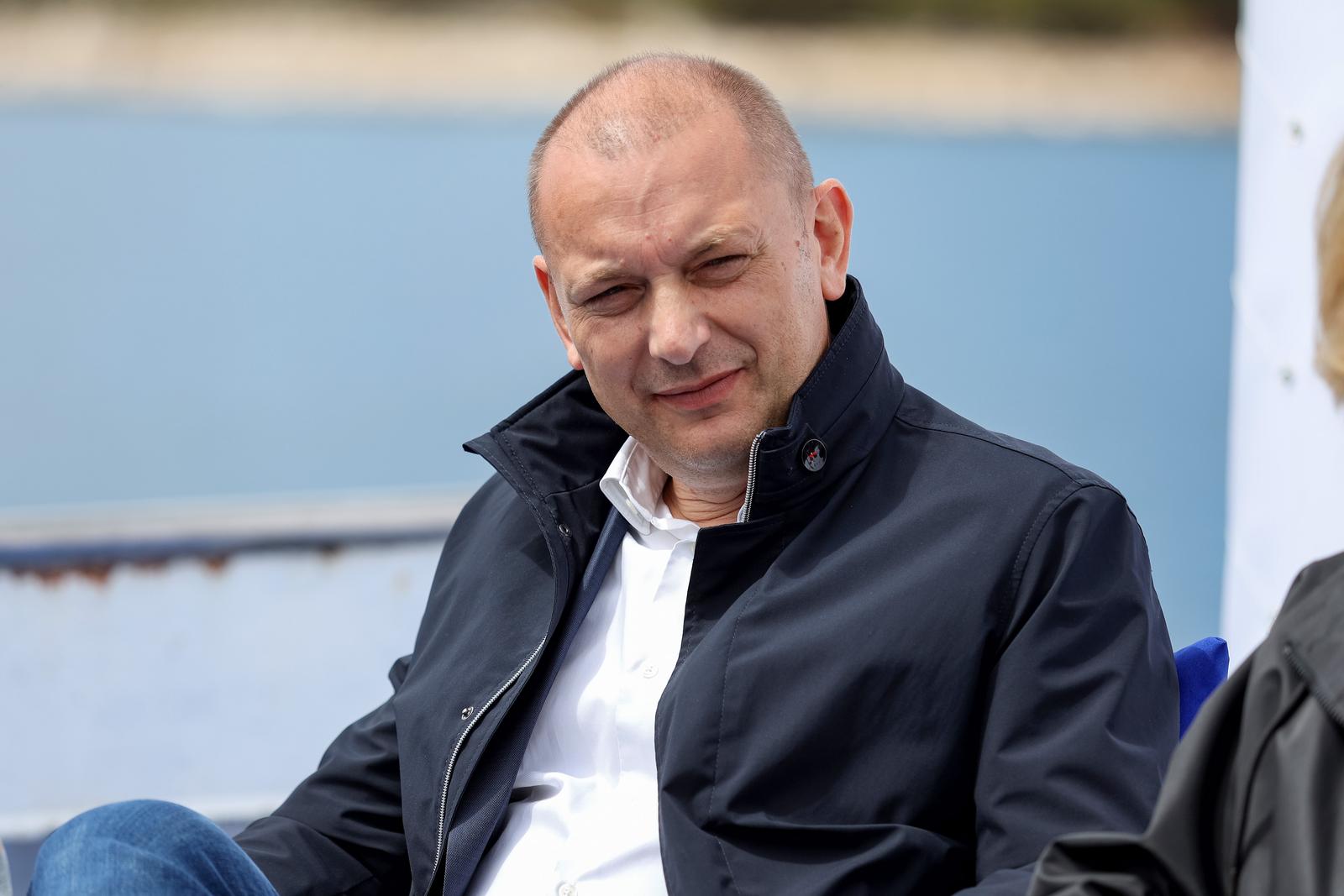 Ekološka manifestacija “Uz more, za more: zelena misija za održivu budućnost Hrvatske” održala se danas na plivarici Škoda koja je jutros u 11 sati isplovila iz zadarske luke Gaženica prema Ugljanu gdje će se provela akcija izvlačenja odbačenih ribarskih Ekološka manifestacija “Uz more, za more: zelena misija za održivu budućnost Hrvatske” održala se danas na plivarici Škoda koja je jutros u 11 sati isplovila iz zadarske luke Gaženica prema Ugljanu gdje će se provela akcija izvlačenja odbačenih ribarskih