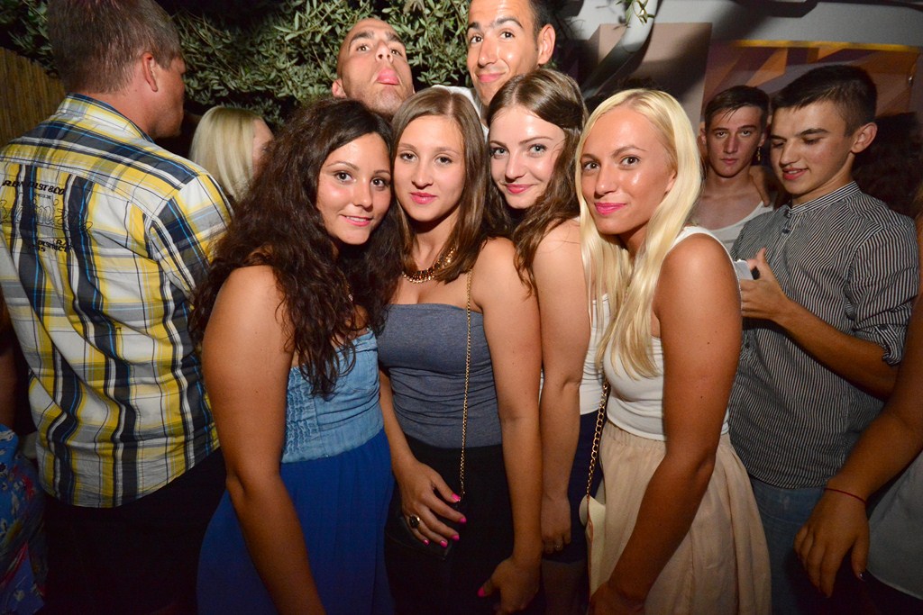 Subotnja zabava u Noštromo i Vagabundo barovima na Viru ; foto Iva Perinčić