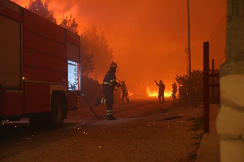 Žrnovnica: Vatra je sve bliže Splitu, nebo je prekriveno dimom Žrnovnica: Vatra je sve bliže Splitu, nebo je prekriveno dimom