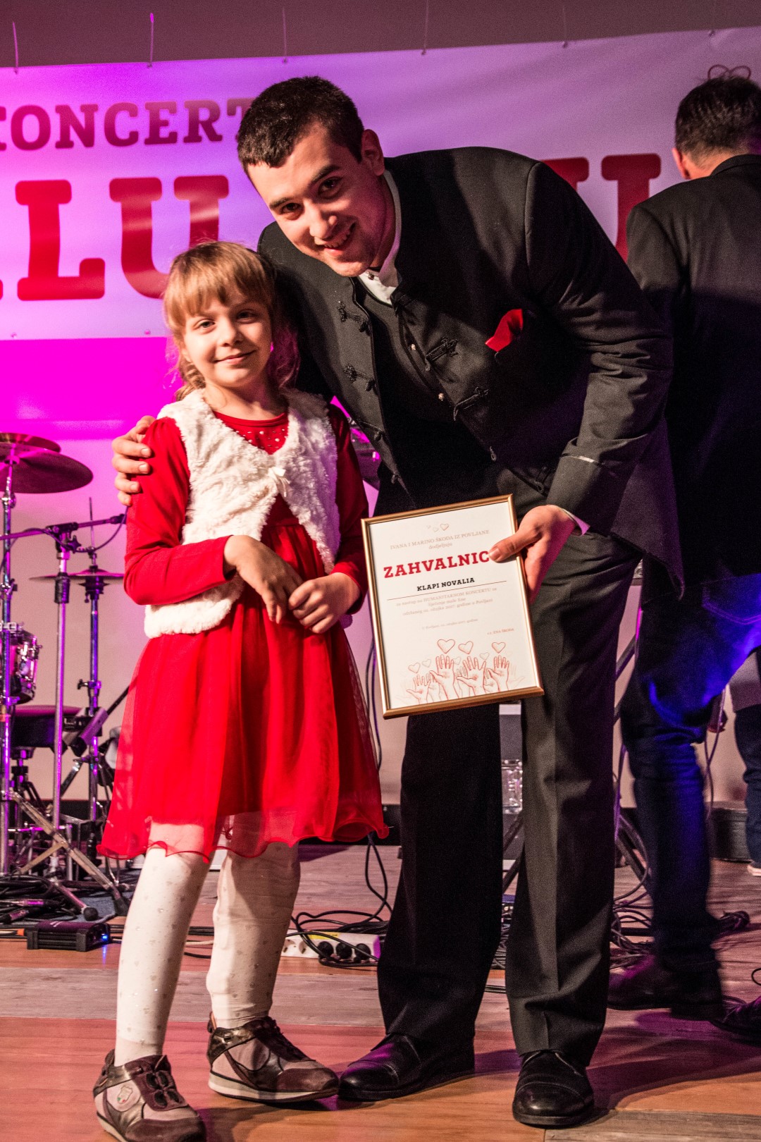 Humanitarni koncert “Za malu Enu” u Povljani Humanitarni koncert “Za malu Enu” u Povljani