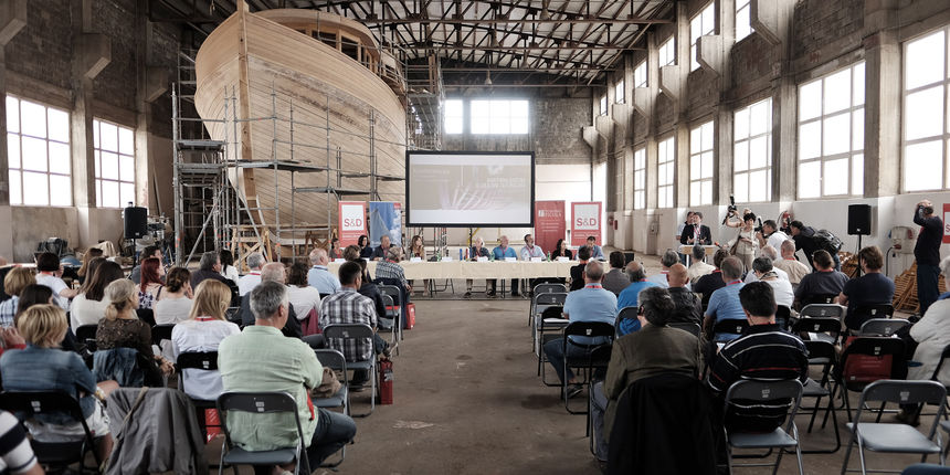 Potpredsjednik Međuskupine Europskog parlamenta za mora, rijeke, otoke i priobalna područja, zastupnik Tonino Picula domaćin je dvodnevne međunarodne konferencije “Maritimna baština u lokalnim zajednicama – modeli održivosti” koja se održava u prostoru br