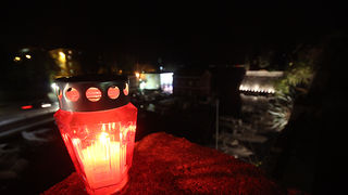 Svijeće na Kopnenim vratima i bedemu u Foši (foto:Saša Čuka) Svijeće na Kopnenim vratima i bedemu u Foši (foto:Saša Čuka)