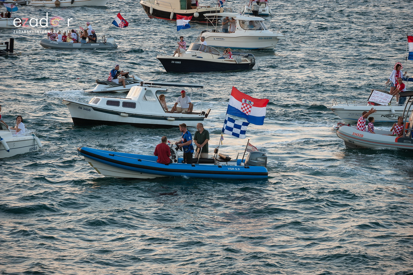 Zadar priredio čudesan doček svojim Vatrenim herojima (1)