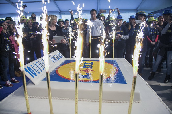 Više od 1500 Lidlovaca proslavilo svoj dan na Jarunu uz Severinu i Parni Valjak