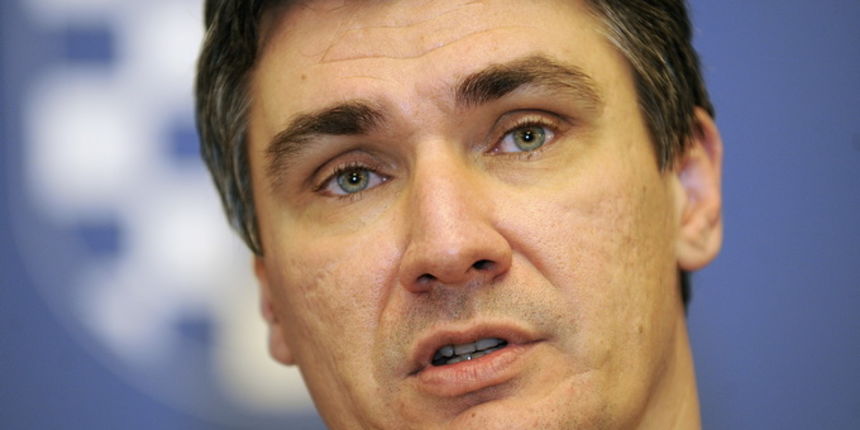 Zagreb, 040412.
Vlada Republike Hrvatske.
Predsjednik Vlade Zoran Milanovic dao izjavu za medije povodom ostavke ministra Zlatka Komadine koju je podnio zbog zdrastvenih razloga.
Na slici: Zoran Milanovic.
Foto: Damir Krajac / CROPIX Zagreb, 040412.
Vlada Republike Hrvatske.
Predsjednik Vlade Zoran Milanovic dao izjavu za medije povodom ostavke ministra Zlatka Komadine koju je podnio zbog zdrastvenih razloga.
Na slici: Zoran Milanovic.
Foto: Damir Krajac / CROPIX