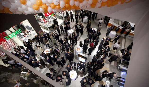 Osijek, 230311.
Veceras je u Osijeku svecano otvoren najveci regionalni trgovacki centar Portanova koji se prostire na povrsini od 80 tisuca kvadrata.U Portanovi ce biti otvoreno preko 100 trgovina koje ce zaposljavati vise od tisucu djelatnika a u cijeli