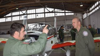 Mađarski piloti i tehničari posjetili eskadrilu aviona u Zemuniku