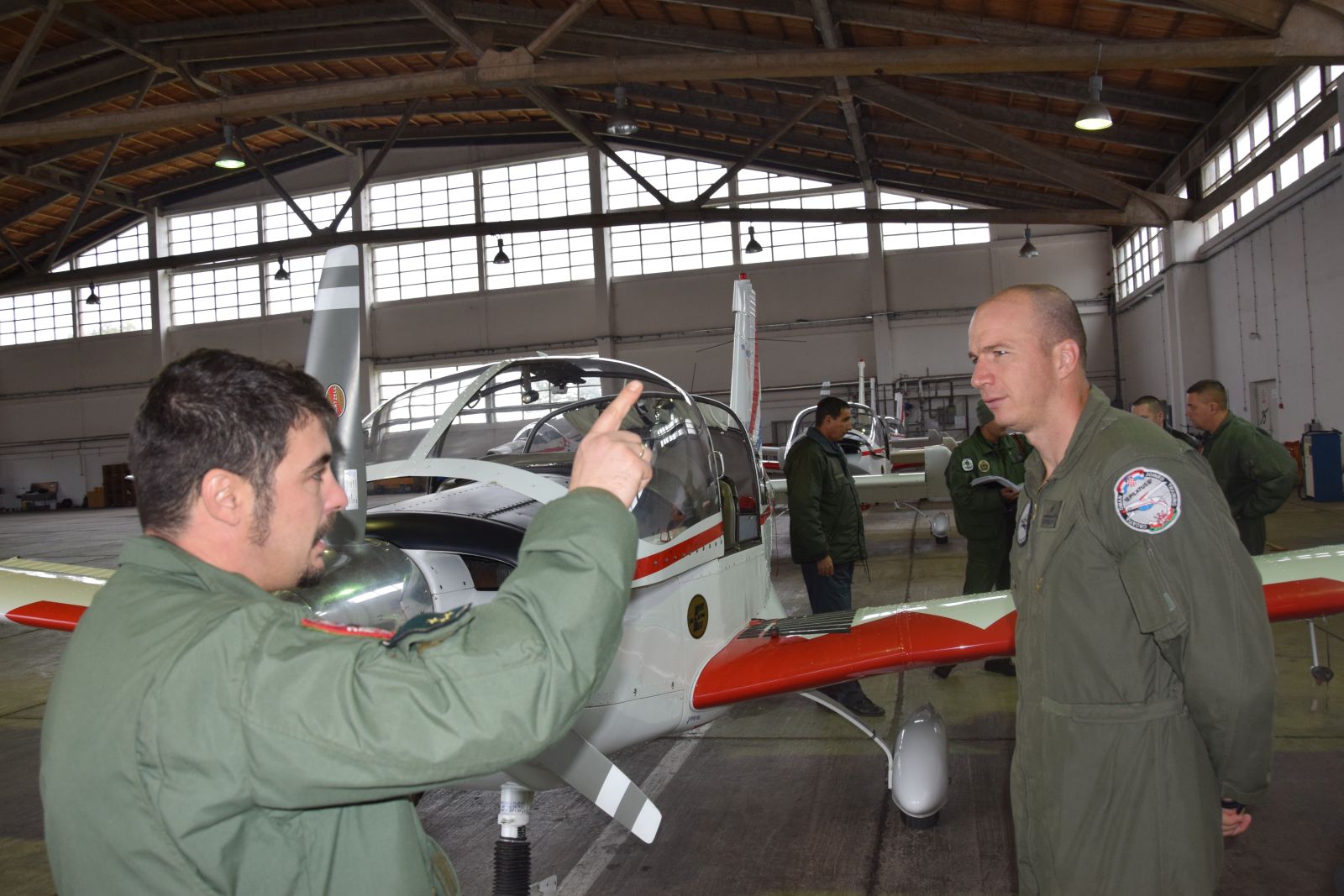 Mađarski piloti i tehničari posjetili eskadrilu aviona u Zemuniku