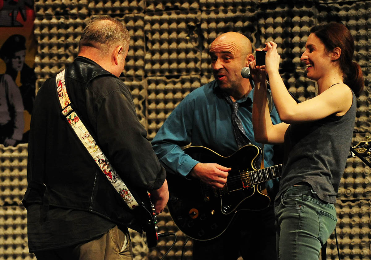 Zadar, 13.3.2014. snimio: Nenad Marčev 
Borivoj Radaković 
GRUPA 
redatelj: Mario Kovač 
igraju: Sreten Mokrović, Ranko Zidarić, 
Ivica Zadro i Iva Visković 
Kazalište KNAP (Kazalište na Peščenici) 
Dvorana HNK Zadar