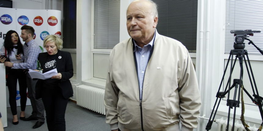 Zagreb, 190513. 
Lokalni izbori 2013.
Sjediste SDP-a, Iblerov trg 9.
Pracenje izbornih rezultata u sredisnjici SDP-a.
Na fotografiji: Slavko Linic.
Foto: Tomislav Kristo / CROPIX