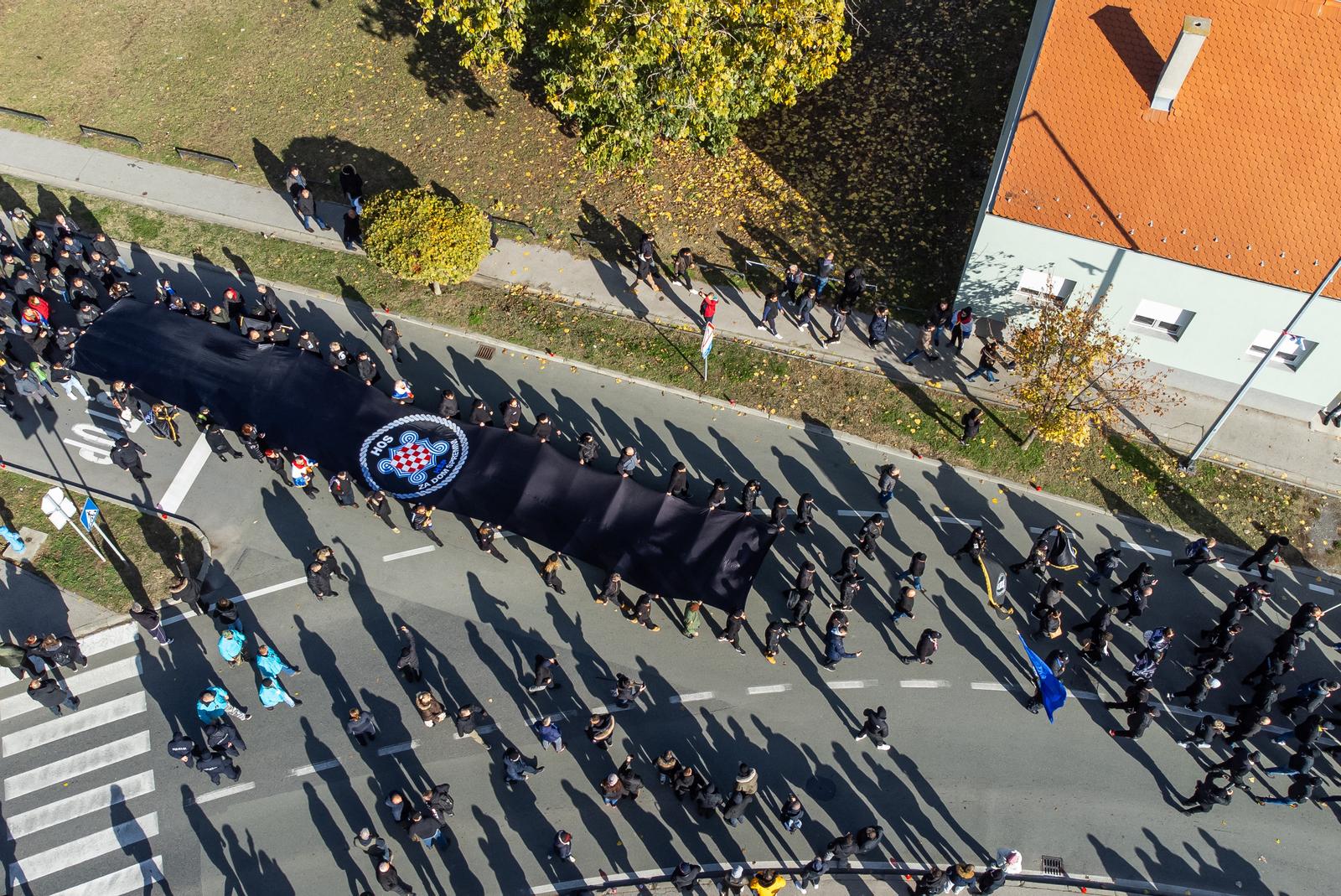 Vukovar: Kolona sjećanja iz zraka Vukovar: Kolona sjećanja iz zraka