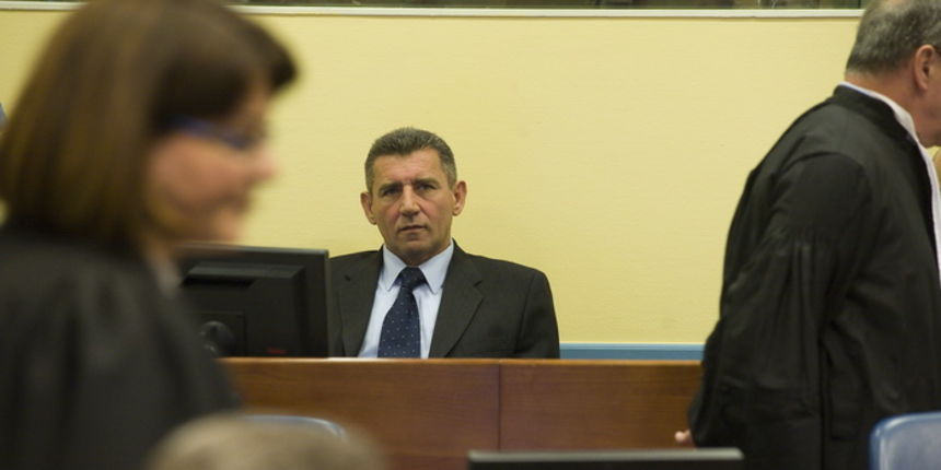 Den Haag, 150411.
Pred Haaskim sudom, danas je zavrseno sudjenje generalima Anti Gotovini, Ivanu Cermaku i Mladenu Markacu.
Sudsko vijece optuzilo je na 24 godine generala Antu Gotovinu, generala Mladena Markaca na 18, general Ivan Cermak oslobodjen je s Den Haag, 150411.
Pred Haaskim sudom, danas je zavrseno sudjenje generalima Anti Gotovini, Ivanu Cermaku i Mladenu Markacu.
Sudsko vijece optuzilo je na 24 godine generala Antu Gotovinu, generala Mladena Markaca na 18, general Ivan Cermak oslobodjen je s