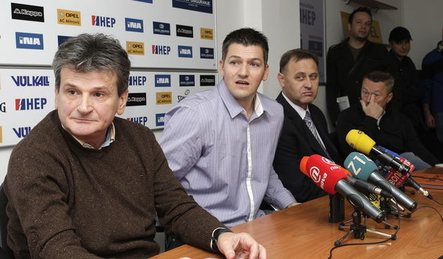 Zagreb, 261109.
Hrvatski kosarkaski savez.
Tiskovna konferencija novog izbornika kosarkaske reprezentacije Josipa Joke Vrankovica.
Na slici: Danko Radic predsjednik HKS, Josip Vrankovic izbornik Hrvatske kosarkaske reprezentacije, Zeljko Dragsic glavni ta