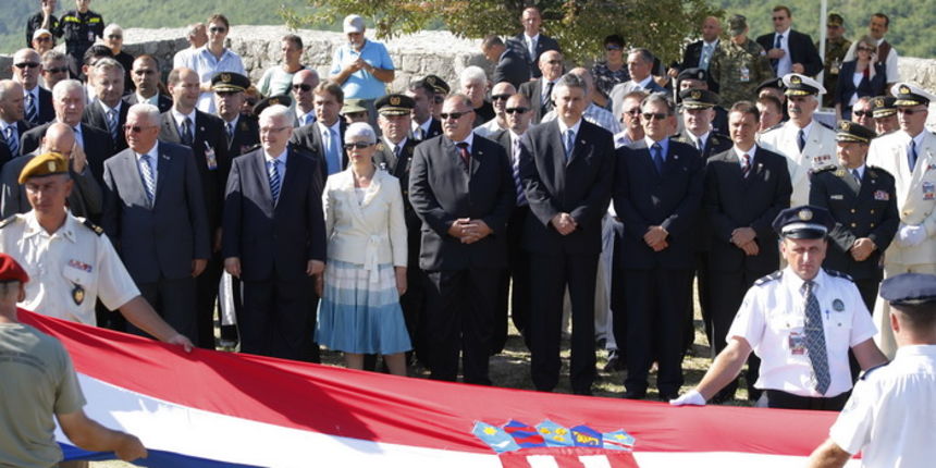 Knin, 050810.
Proslava Dana pobjede i 15. godisnjice akcije Oluja u Kninu. Podizanje zastave.
Na fotografiji: Luka Bebic, Ivo Josipovic, Jadranka Kosor
Foto: Jakov Prkic / Cropix Knin, 050810.
Proslava Dana pobjede i 15. godisnjice akcije Oluja u Kninu. Podizanje zastave.
Na fotografiji: Luka Bebic, Ivo Josipovic, Jadranka Kosor
Foto: Jakov Prkic / Cropix