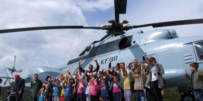 Eskadrili transportnih helikoptera uručena Nagrada Grada Visa. Foto: M. Karačić HRZ/PZO Eskadrili transportnih helikoptera uručena Nagrada Grada Visa. Foto: M. Karačić HRZ/PZO