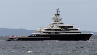 Zadar, 240711.
Luksuzna 115 – metarska jahta Luna Romana Abramovica usidrena ispred zadarskog predjela Diklo.
Foto: Vladimir Ivanov / CROPIX Zadar, 240711.
Luksuzna 115 – metarska jahta Luna Romana Abramovica usidrena ispred zadarskog predjela Diklo.
Foto: Vladimir Ivanov / CROPIX