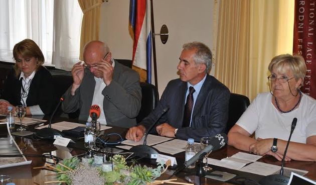 U hotelu Meridijan, u sklopu 5. međunarodnog festivala paške čipke održan je okrugli stol na temu: Paška čipka – jučer, danas i sutra