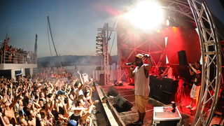 Zrce, 020712,
Nocni zivot na plazi Zrce.
Hideout Festival, do sada bio najposjeceniji dan , s oko otprilike 5000 posjetitelja samo u Aquariusu. Kao zvijezda veceri nastupio je Skrillex , a osim njega nastupali su Skream and Benga, Chase and Status, Sub Fo Zrce, 020712,
Nocni zivot na plazi Zrce.
Hideout Festival, do sada bio najposjeceniji dan , s oko otprilike 5000 posjetitelja samo u Aquariusu. Kao zvijezda veceri nastupio je Skrillex , a osim njega nastupali su Skream and Benga, Chase and Status, Sub Fo