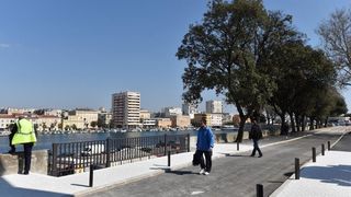 17.03.2016., Zadar – Danas je otvoren promet na Muraju koji je bio obustavljen zbog radova na vratima Svetog Krsevana u sklopu EU projekta HERA. Prema najavi iz Zupanije 6. travnja tog ce se dana svecano otvoriti Prolaz cara Augusta i Vrata sv. Krsevana. 17.03.2016., Zadar – Danas je otvoren promet na Muraju koji je bio obustavljen zbog radova na vratima Svetog Krsevana u sklopu EU projekta HERA. Prema najavi iz Zupanije 6. travnja tog ce se dana svecano otvoriti Prolaz cara Augusta i Vrata sv. Krsevana.