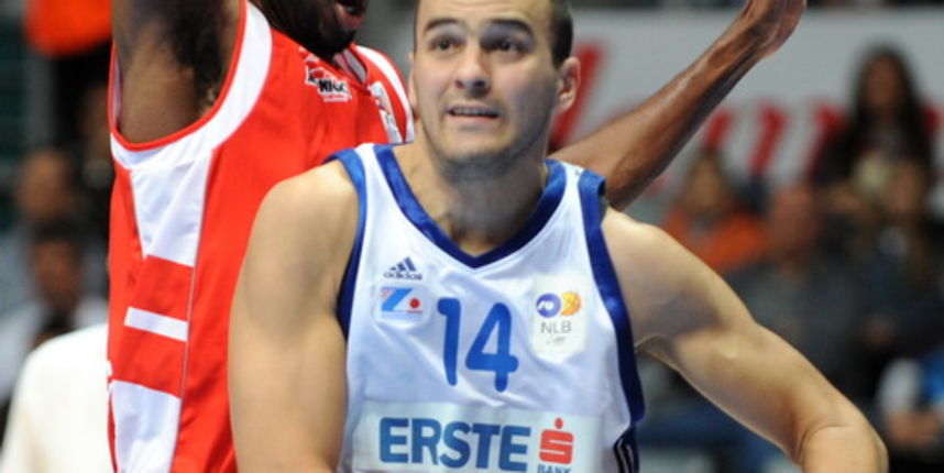 Zadar, 071110. Kosarka Zadar – Radnicki 6. kolo NLB lige.D vorana Kresimir Cosic u Zadru. Na fotografiji: Ive Ivanov, igrac Zadra. Foto : Andrija Lucic / CROPIX Zadar, 071110. Kosarka Zadar – Radnicki 6. kolo NLB lige.D vorana Kresimir Cosic u Zadru. Na fotografiji: Ive Ivanov, igrac Zadra. Foto : Andrija Lucic / CROPIX