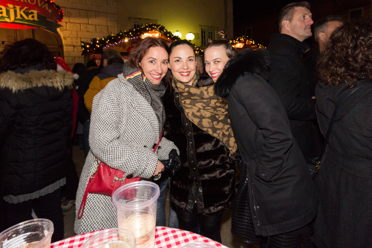 Doček 2017: Najluđa noć na zadarskom Poluotoku privukla više tisuća Zadrana i gostiju Doček 2017: Najluđa noć na zadarskom Poluotoku privukla više tisuća Zadrana i gostiju