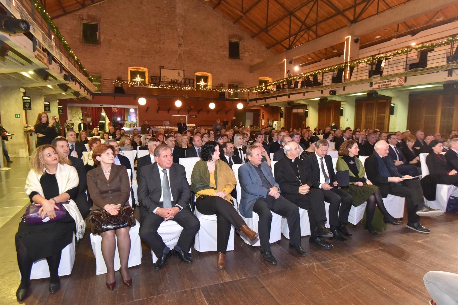 Gradonačelniku Zadra Branku Dukiću uručena povelja UNESCO-a