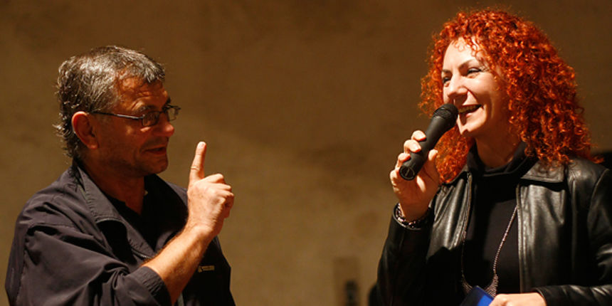 Izložba fotografija Ive Pervana i Mladena Radolovića Mrlje u crkvi SV.Donata Izložba fotografija Ive Pervana i Mladena Radolovića Mrlje u crkvi SV.Donata