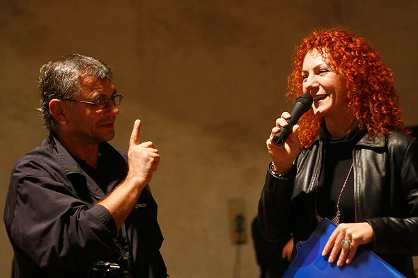 Izložba fotografija Ive Pervana i Mladena Radolovića Mrlje u crkvi SV.Donata Izložba fotografija Ive Pervana i Mladena Radolovića Mrlje u crkvi SV.Donata