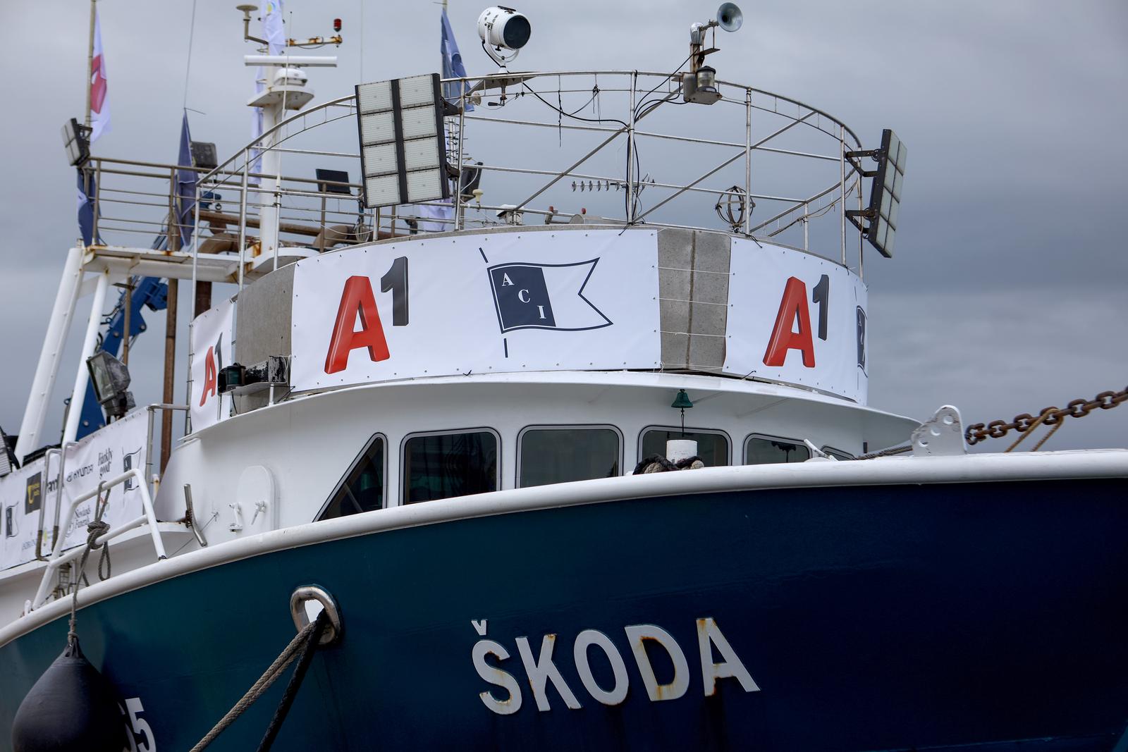 Ekološka manifestacija “Uz more, za more: zelena misija za održivu budućnost Hrvatske” održala se danas na plivarici Škoda koja je jutros u 11 sati isplovila iz zadarske luke Gaženica prema Ugljanu gdje će se provela akcija izvlačenja odbačenih ribarskih Ekološka manifestacija “Uz more, za more: zelena misija za održivu budućnost Hrvatske” održala se danas na plivarici Škoda koja je jutros u 11 sati isplovila iz zadarske luke Gaženica prema Ugljanu gdje će se provela akcija izvlačenja odbačenih ribarskih