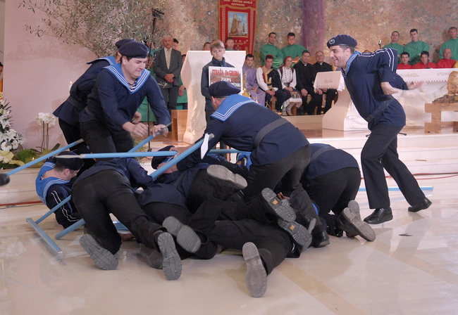 Metkovic, 050410.
Festival zudija, cuvara Kristova groba, u zupi sv. Nikole u Metkovicu.
Jubilarni deseti po redu vodicki festival Zudija Metkovic 2010, ove je godine odrzan u zupi Svetog Nikole na desnoj strani grada Metkovica uz sudjelovanje 24 skupine Metkovic, 050410.
Festival zudija, cuvara Kristova groba, u zupi sv. Nikole u Metkovicu.
Jubilarni deseti po redu vodicki festival Zudija Metkovic 2010, ove je godine odrzan u zupi Svetog Nikole na desnoj strani grada Metkovica uz sudjelovanje 24 skupine