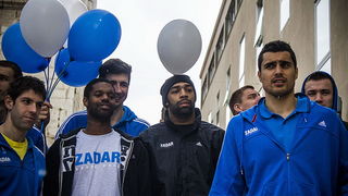 Druženje s košarkašima Zadra u Caffe baru Forum, Foto: Mia Čop Druženje s košarkašima Zadra u Caffe baru Forum, Foto: Mia Čop