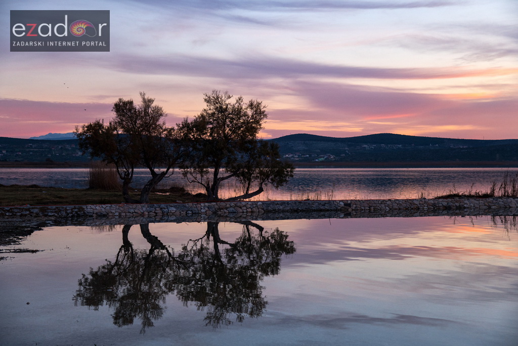Zlatna nedjeljna zora na Vranskom jezeru