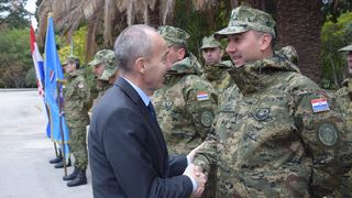 Ministar Krstičević posjetio eskadrilu transportnih helikoptera Ministar Krstičević posjetio eskadrilu transportnih helikoptera