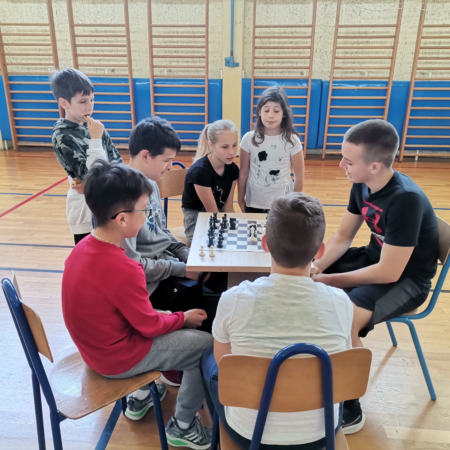 Osnovna škola Krune Krstića bila domaćin prijateljskog međuškolskog turnira u šahu Osnovna škola Krune Krstića bila domaćin prijateljskog međuškolskog turnira u šahu