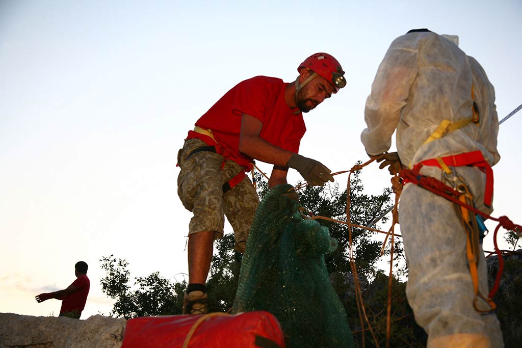 HGSS-ova akcija spašavanja pasa iz Živkine jame (foto: Zoran Erceg)
