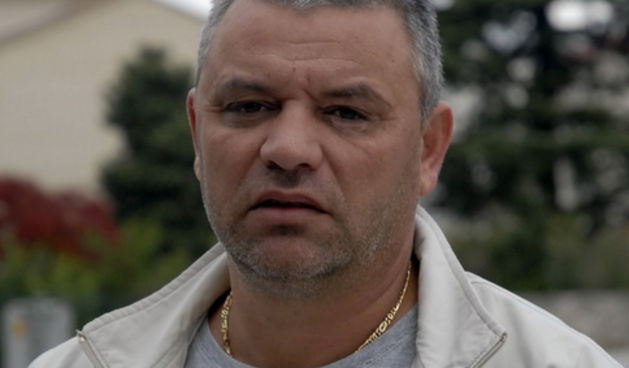 – ARHIVSKA FOTOGRAFIJA – 
Metkovic, 251011.
Metkovski gradonacelnik Stipe Gabric Jambo prijavio je Uskoku reketarenje.
U koordiniranoj akciji Uskoka i policije u Metkovicu su uhiceni Ivici Volarevic-Buc, predsjednik gradske organizacije HSP-a, Ivica Kazna