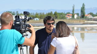 Danas je u Ninu održana berba Cvijeta soli u kojoj su sudjelovali Mate Janković, poznati hrvatski chef, Damir Oštrić, direktor Solane Nin i Marija Dejanović, direktorica Turističke zajednice grada Nina