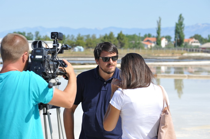 Danas je u Ninu održana berba Cvijeta soli u kojoj su sudjelovali Mate Janković, poznati hrvatski chef, Damir Oštrić, direktor Solane Nin i Marija Dejanović, direktorica Turističke zajednice grada Nina